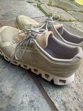 On Running Womens Cloud Sneakers